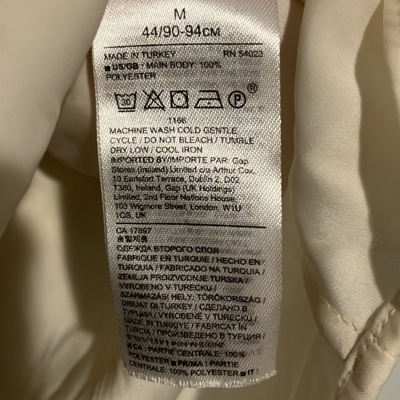 Women’s Banana Republic White V-Neck Blouse with Flutter Sleeves - Picture 4 of 4